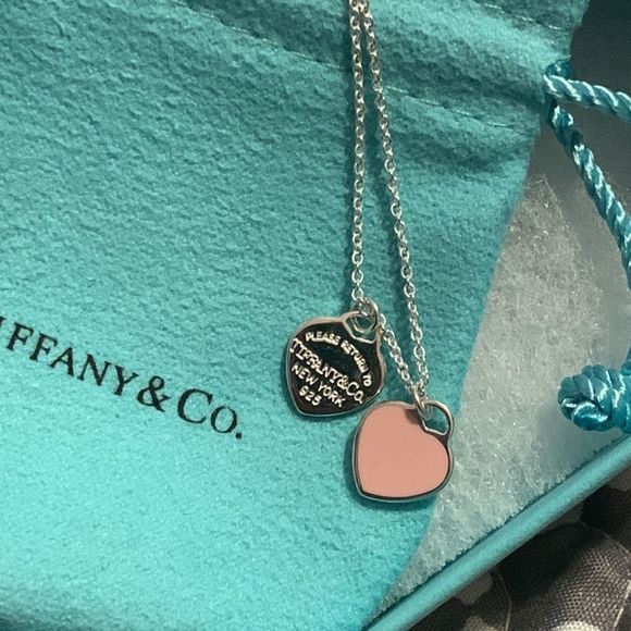 TRADED                                 Tiffany Double Pink Heart in Silver, Mini - Picture 4 of 7